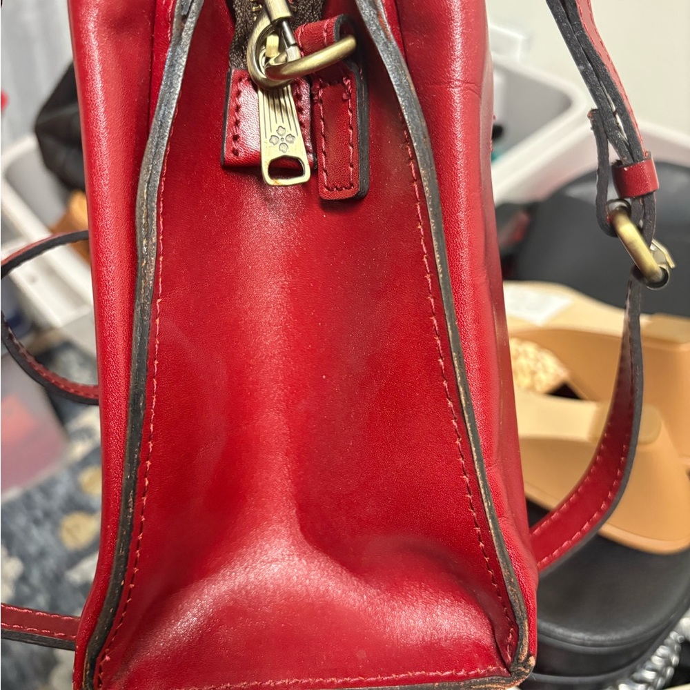 Elegant Red Floral Embossed Handbag - Picture 7 of 9